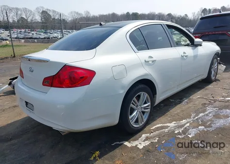 2015 Infiniti Q40 z USA, uszkodzony, nr VIN JN1CV6AR9FM523763